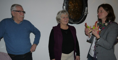 Petra Weber (re.) dankt Karl-Heinz Borst und Barbara Saatze für ihr langjähriges Engagement