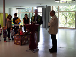 Das Kinderhaus erhält den kirchlichen Segen von Dr. Ambrosy (evang.) und Michael Franke (kath.)